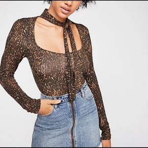 ⭐️ FREE PEOPLE leopard tie neck blouse NWT SMALL